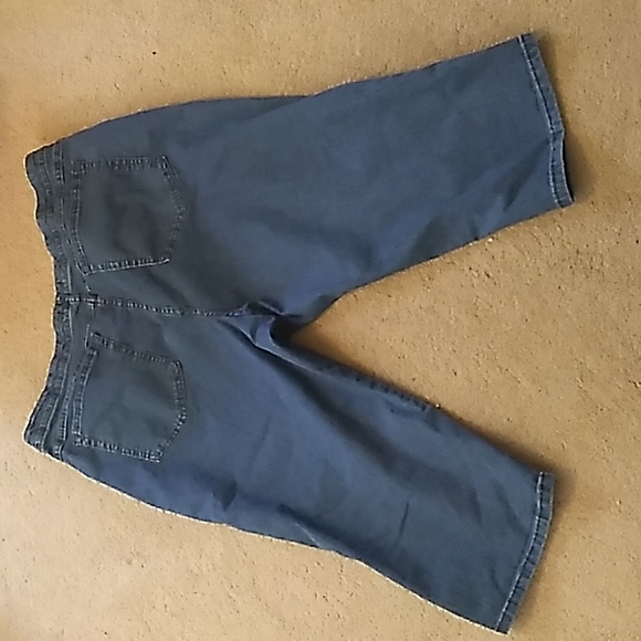 Women's Lee Capris, Size 20W - Picture 2 of 7